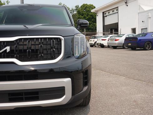 Used 2025 Kia Telluride EX FWD image 16