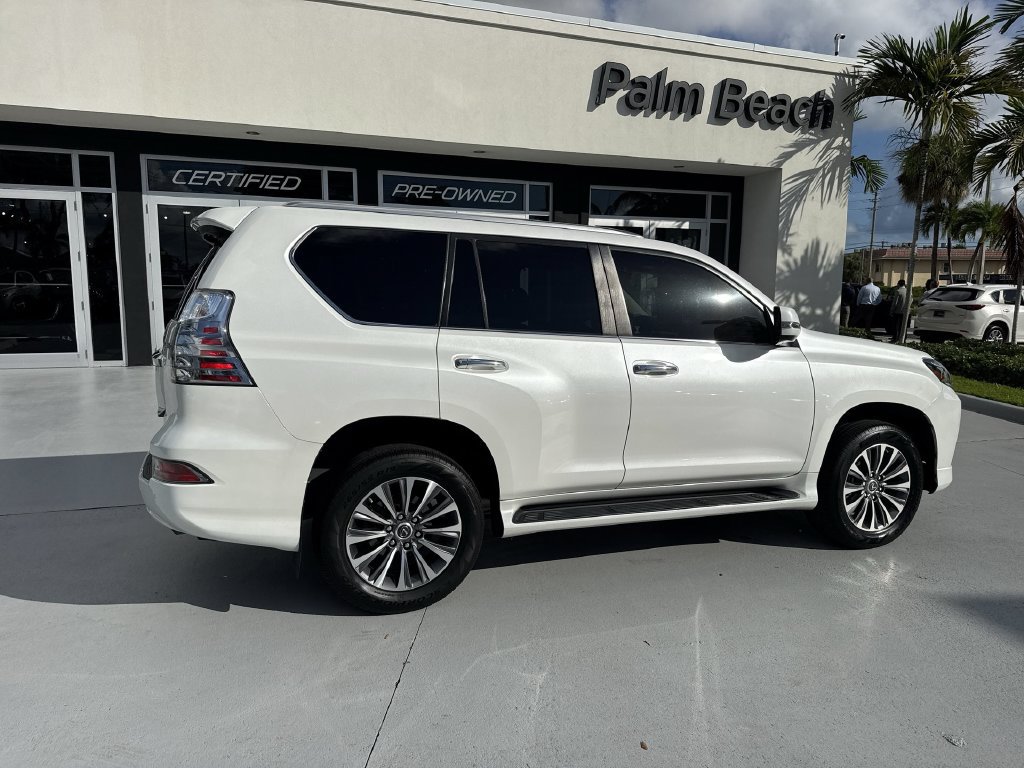 Used 2023 Lexus GX 460 Luxury w/ Accessory Package AWD/4WD image 4