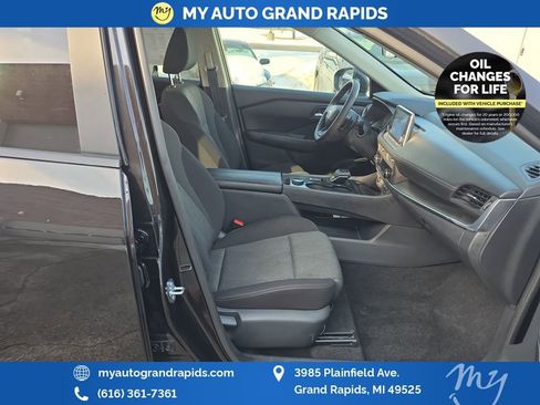 Used 2025 Nissan Rogue SV AWD/4WD image 22