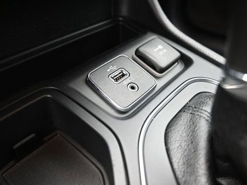 Used 2019 Jeep Cherokee Latitude w/ Popular Appearance Group FWD image 30