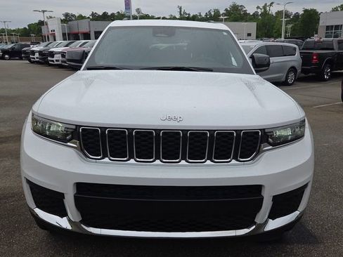 Used 2025 Jeep Grand Cherokee L Laredo RWD image 2