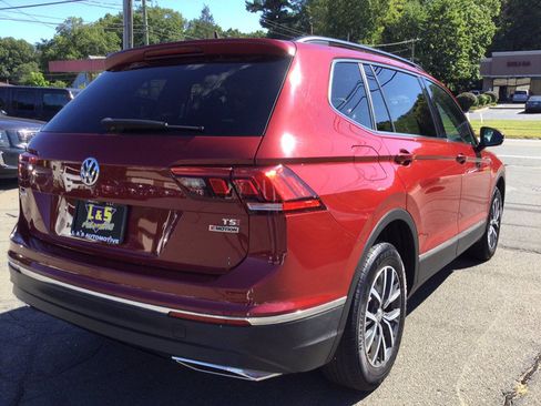 Used 2018 Volkswagen Tiguan SE w/ Panoramic Sunroof Package AWD/4WD image 8