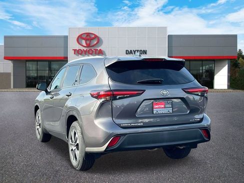 Used 2024 Toyota Highlander XLE image 4