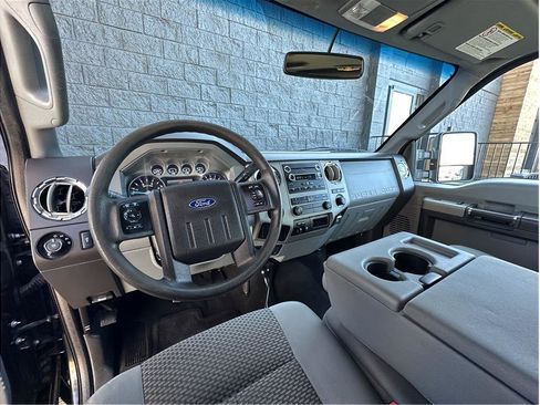 Used 2014 Ford F250 XLT w/ XLT Premium Package image 2