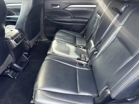 Used 2018 Toyota Highlander XLE w/ Protection Package #3 AWD/4WD image 11
