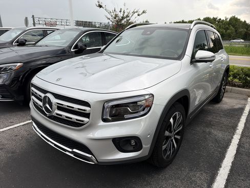 Certified 2023 Mercedes-Benz GLB 250 4MATIC w/ Premium Package image 4