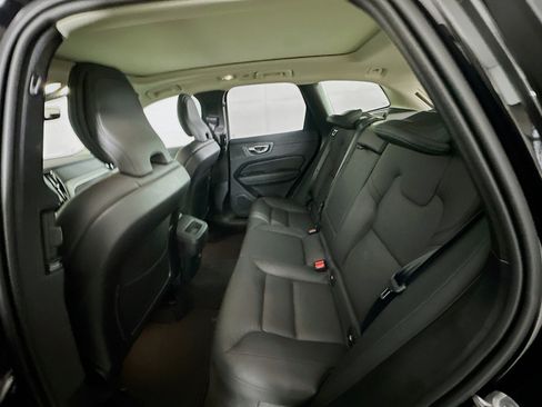 Used 2025 Volvo XC60 B5 Plus image 28
