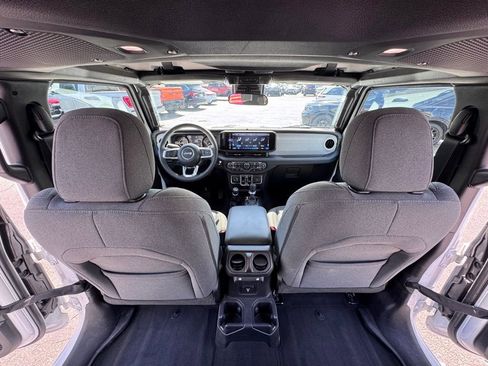 Used 2025 Jeep Wrangler Unlimited Sahara AWD/4WD image 23