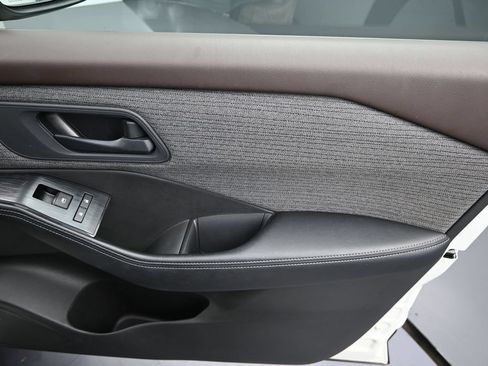 Used 2022 Nissan Rogue S FWD image 8