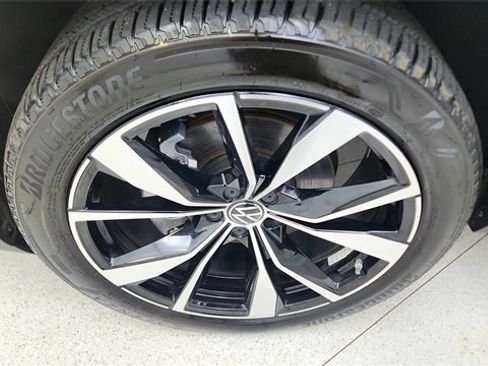Used 2024 Volkswagen Atlas SEL Premium R-Line image 65