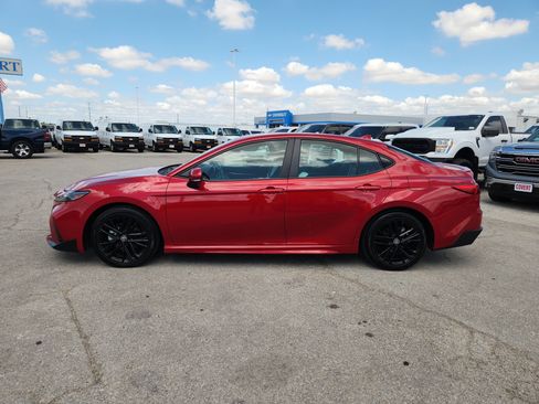 Used 2025 Toyota Camry SE FWD image 4