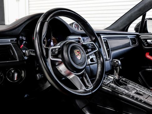 Used 2017 Porsche Macan Turbo image 18