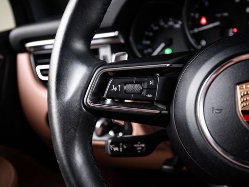 Certified 2023 Porsche Macan AWD/4WD image 17