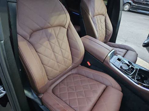 Used 2025 BMW X5 xDrive40i w/ Climate Comfort Package image 21