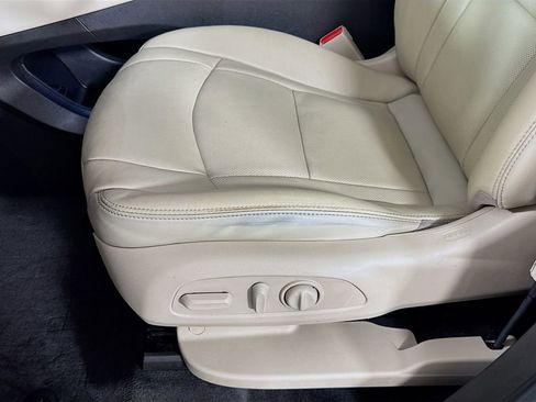 Used 2020 Buick Enclave Essence w/ Sound and Sites Package image 22