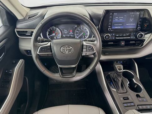 Certified 2022 Toyota Highlander XLE image 22