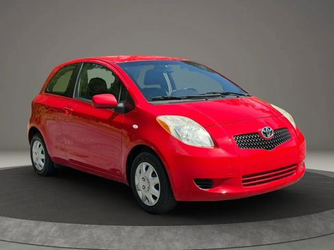 Used 2007 Toyota Yaris 2-Door Hatchback FWD image 3