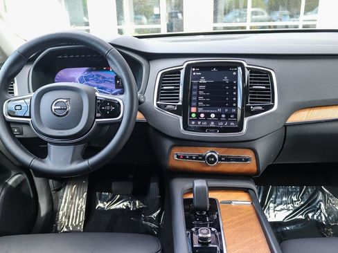 Used 2025 Volvo XC90 T8 Plus w/ Protection Package Premier AWD/4WD image 14