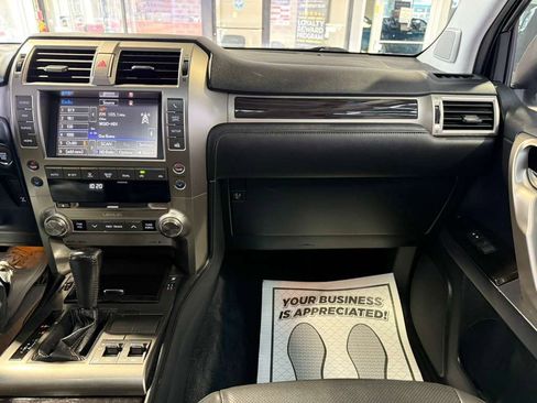 Used 2017 Lexus GX 460 image 20