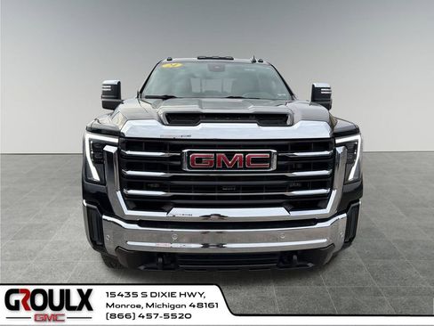 Used 2024 GMC Sierra 2500 SLT w/ SLT Premium Package image 9