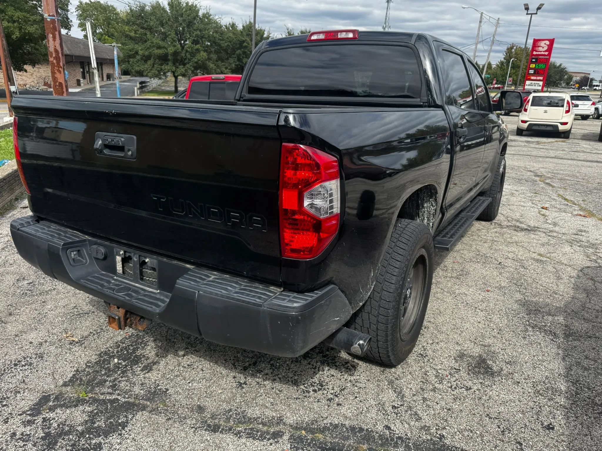 Used 2015 Toyota Tundra SR5 w/ SR5 Upgrade Package AWD/4WD image 4