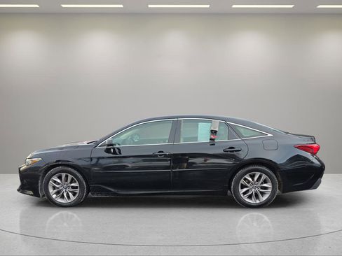 Used 2019 Toyota Avalon XLE w/ Moonroof Package image 8