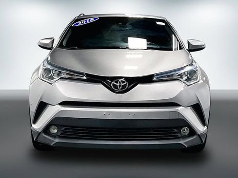 Used 2018 Toyota C-HR XLE FWD image 2
