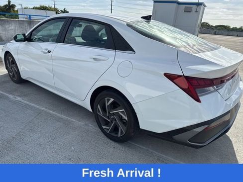 Used 2025 Hyundai Elantra SEL image 15