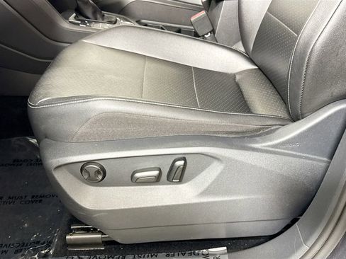 Used 2018 Volkswagen Tiguan SE AWD/4WD image 23