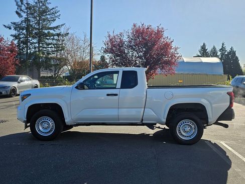 Used 2024 Toyota Tacoma SR image 4
