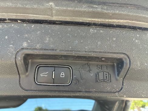 Used 2020 Ford Explorer XLT w/ Equipment Group 202A AWD/4WD image 19