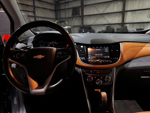 Used 2018 Chevrolet Trax LT w/ LT Convenience Package image 29