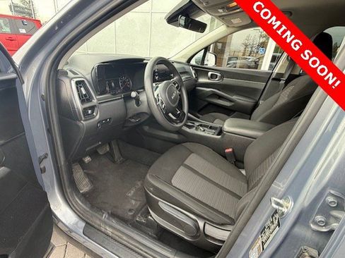 Used 2023 Kia Sorento LX image 4