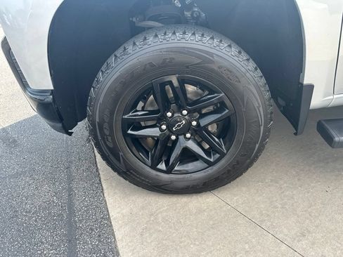 Used 2020 Chevrolet Silverado 1500 Custom Trail Boss w/ Custom Convenience Package AWD/4WD image 10