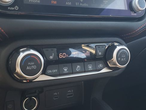 Used 2024 Nissan Versa SR image 11