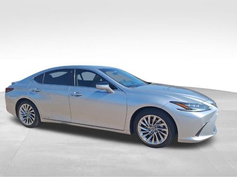 Used 2022 Lexus ES 300h Ultra Luxury w/ Accessory Package 2 image 11
