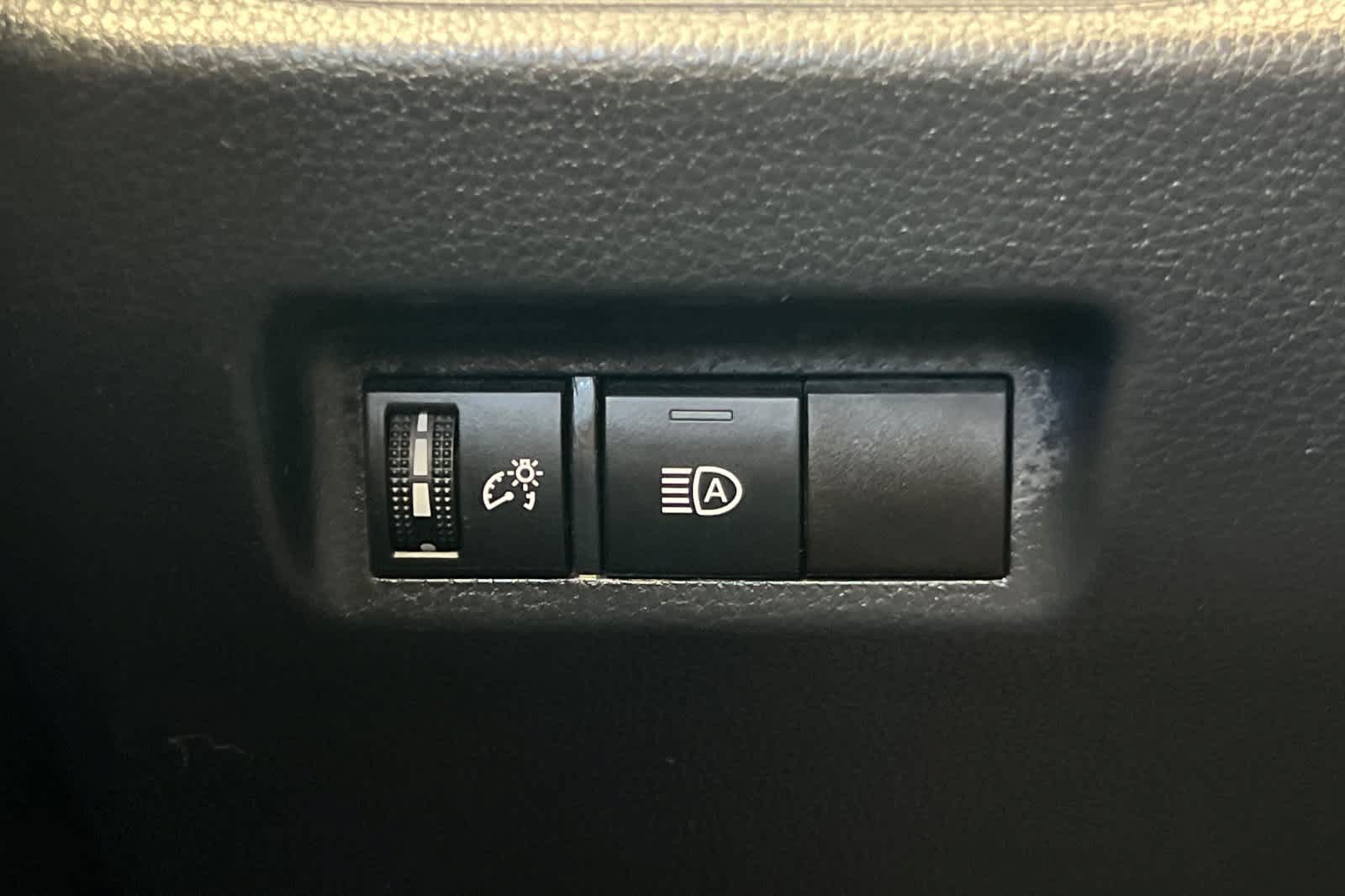 Certified 2023 Toyota RAV4 LE AWD/4WD image 28