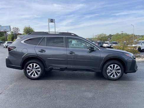 Certified 2025 Subaru Outback Premium w/ Popular Package #1A AWD/4WD image 4