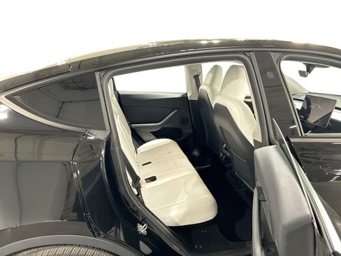 Certified 2023 Tesla Model Y Long Range AWD/4WD image 11