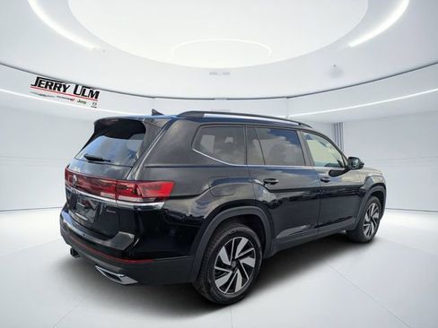 Used 2025 Volkswagen Atlas SE AWD/4WD image 3