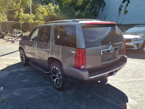 Used 2011 Cadillac Escalade AWD image 8