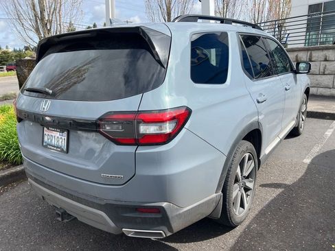 Used 2024 Honda Pilot Touring image 4