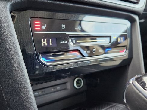 New 2025 Volkswagen Taos SEL image 20