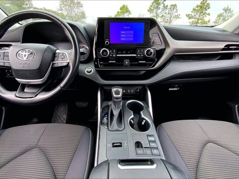 Certified 2024 Toyota Highlander LE image 15