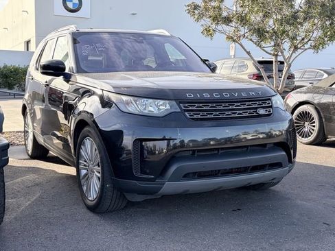 Used 2018 Land Rover Discovery SE image 3