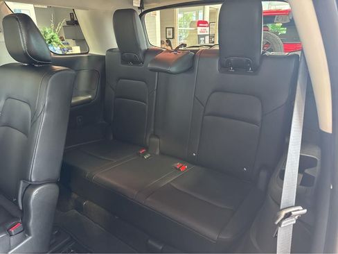 Used 2023 Nissan Pathfinder SL AWD/4WD image 40