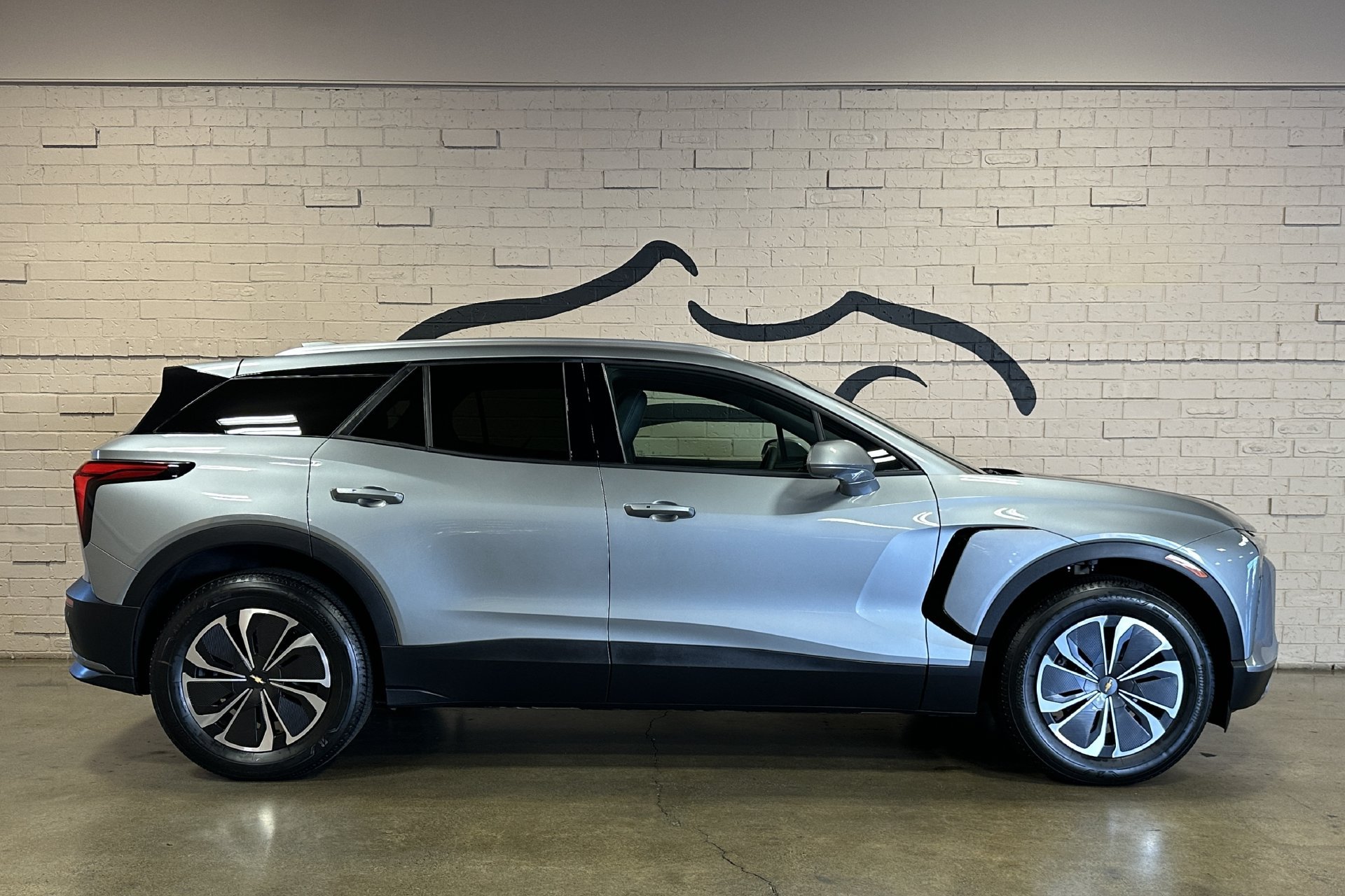 Used 2024 Chevrolet Blazer EV LT AWD/4WD image 3