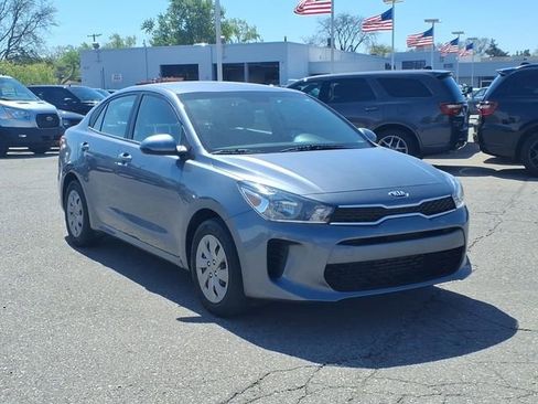Used 2019 Kia Rio S FWD image 3