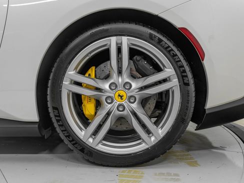 Certified 2020 Ferrari Portofino Base image 15