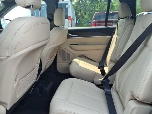 Certified 2023 Jeep Grand Cherokee L Limited AWD/4WD image 16